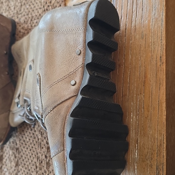 SOREL Joan Of Arc Boots 6.5 - Picture 8 of 9